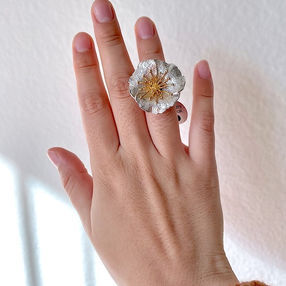 Giani Bernini Two-tone Hibiscus Flower Ring - Picture 11 of 15